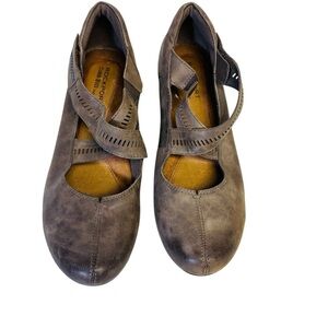 Rockport Women’s Janet Cross Strap Mary Jane 
Leather Comfort Wedge Brown 9.5N